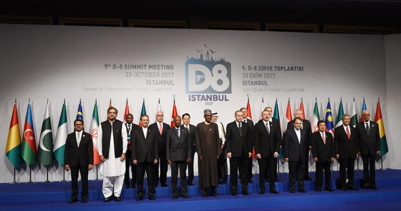 Üç qitəni birləşdirən İslam səkkizliyi