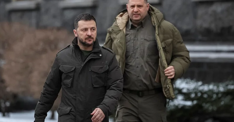 СМИ: Зеленский продолжает общаться с Ермаком