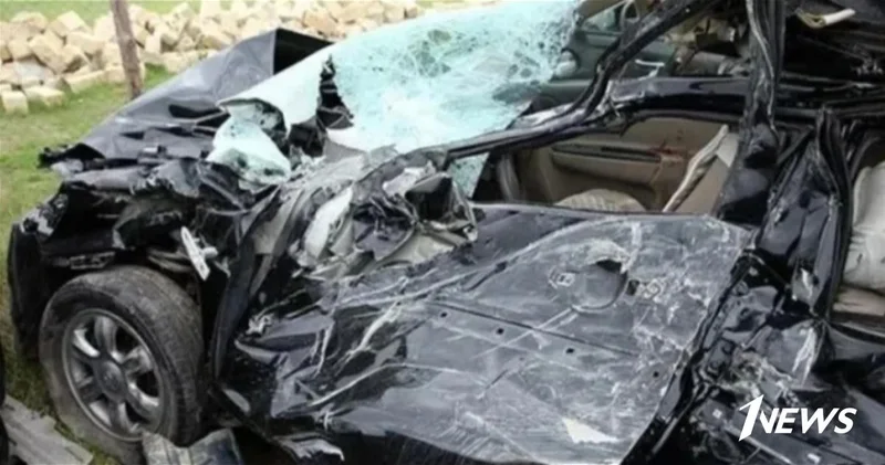 В Газахе автомобиль врезался в ограждение, есть погибший