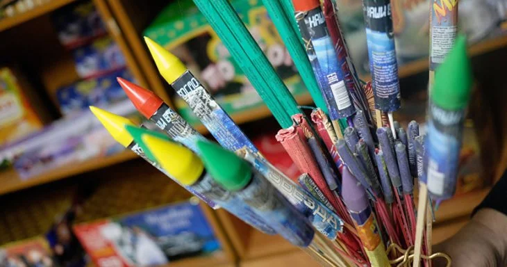 Полиция массово задерживает продавцов хлопушек и пиротехники Minval Politika