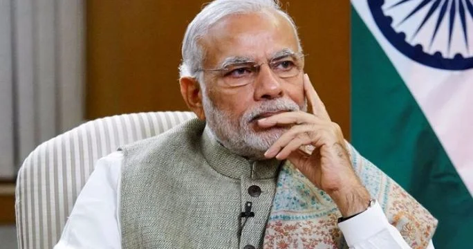 Modinin helikopteri mitinq yerinə enə bilmədi FOTO