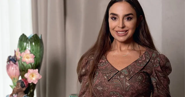 Leyla Əliyeva Nüsrət Kəsəmənlinin şeirini səsləndirdi Video