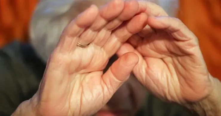 Nəvə kommunal borclara görə nənəsini öldürdü