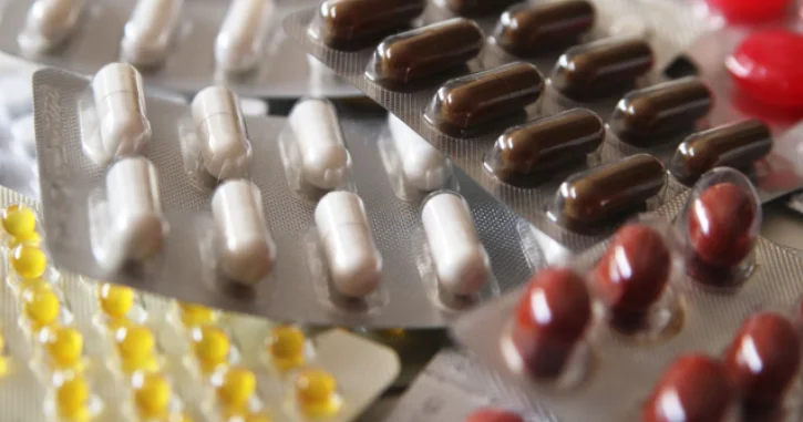 Tramp dərman qiymətlərini aşağı salmaq üçün doqquz şirkətlə müqavilə imzaladı