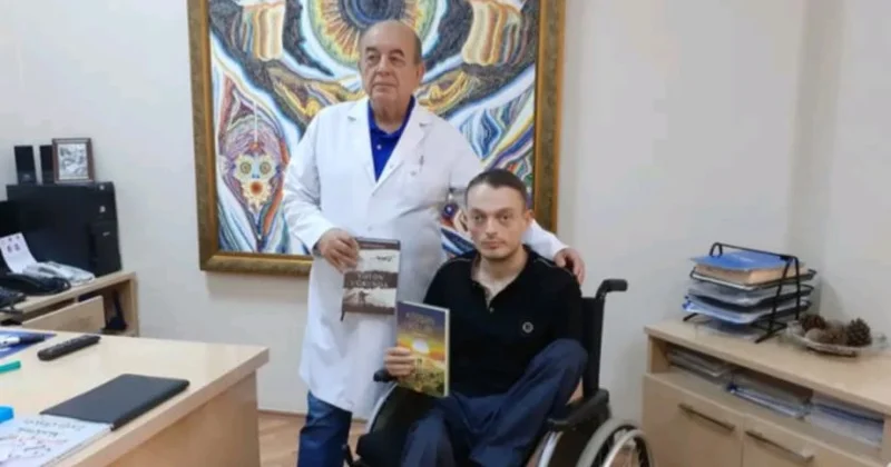 Zəfərlərə Doğru kitabı Paşa Qəlbinura hədiyyə edilib