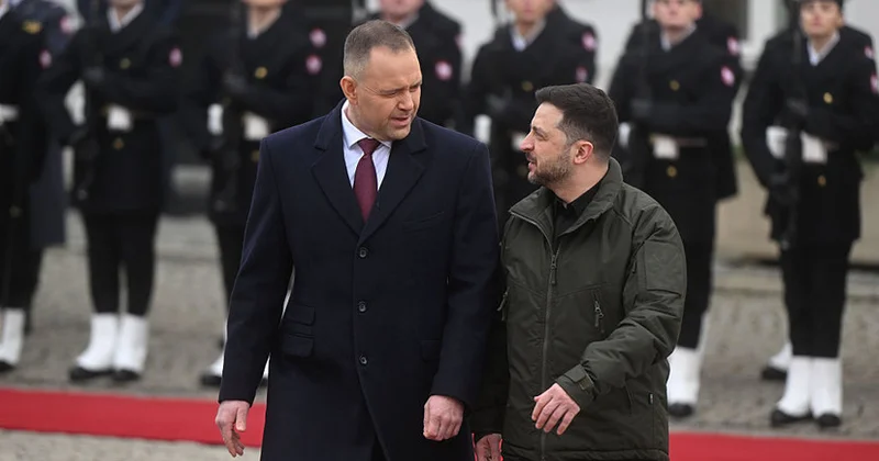 Polşa Prezidenti Zelenskiyə “Volın qırğınının sənədləri” kitabını hədiyyə edib