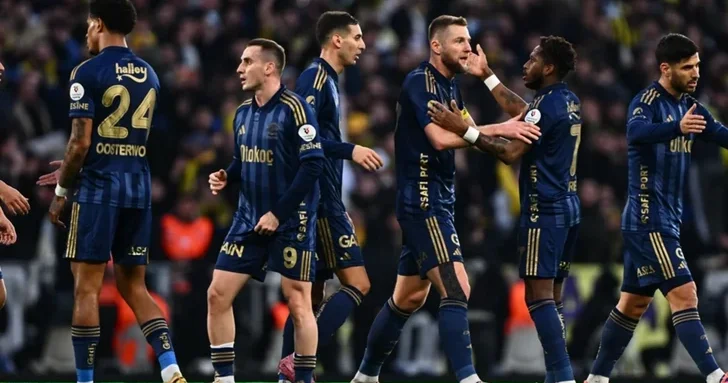 Турецкая Суперлига: Фенербахче поднялся на лидирующую позицию