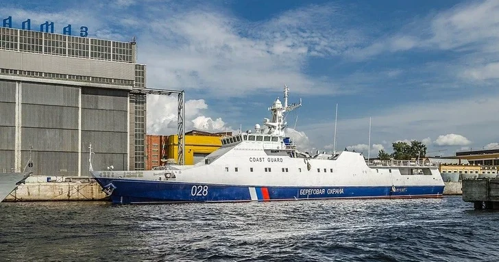 Военный корабль РФ и буровая платформа Лукойла на Каспии повреждены украинскими дронами