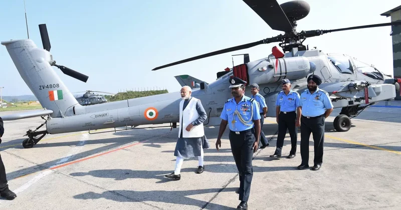 Вертолет премьера Индии не долетел до места проведения митинга: ПРИЧИНА