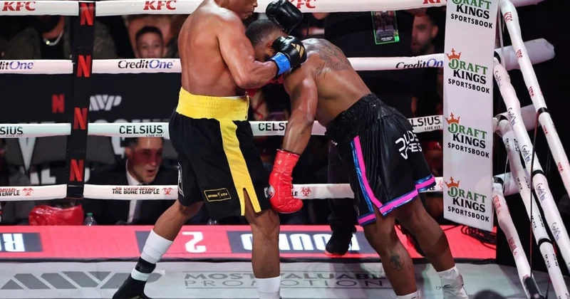 50 yaşlı Anderson Silva görüşün taleyini ikinci raundda həll etdi VİDEO