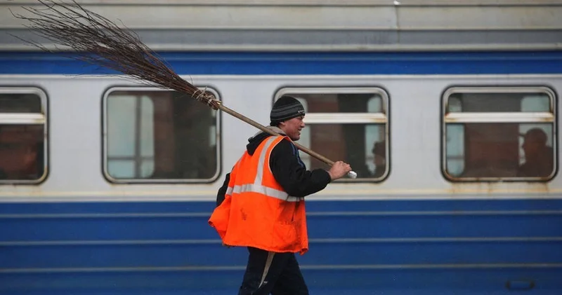 В Петербурге улицы убирают сотрудники Microsoft из Индии ВИДЕО