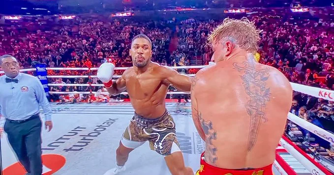 Coşua nokautla qazandı