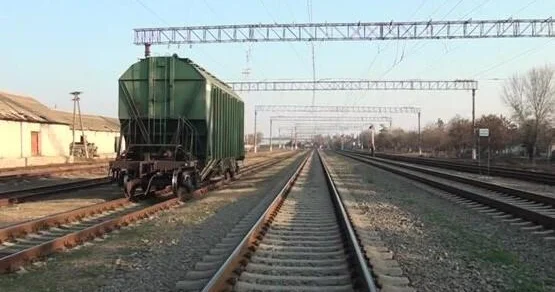 Dərsdən qayıdanda vaqonun üstünə çıxıb şəkil çəkdirmək istəyibmiş... VİDEO