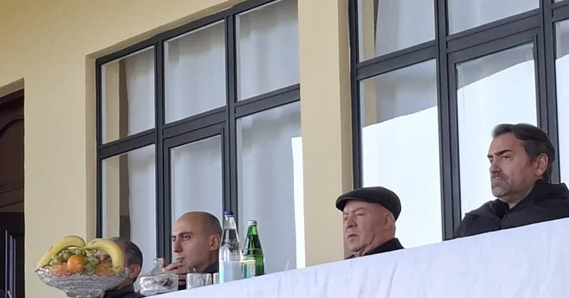 Yevlaxdakı matçı Emin Əmrullayev də izlədi Foto