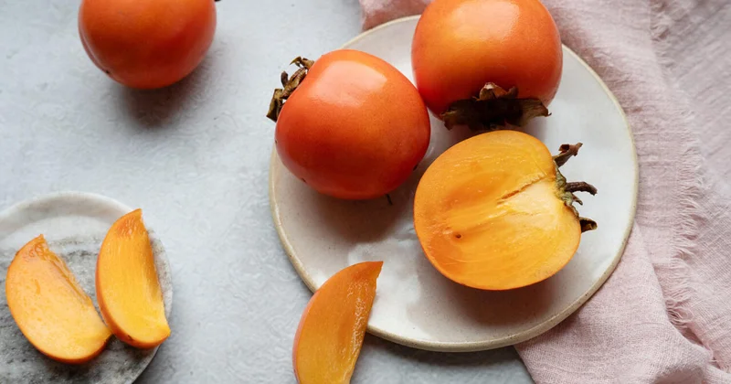 Кому опасно есть хурму?