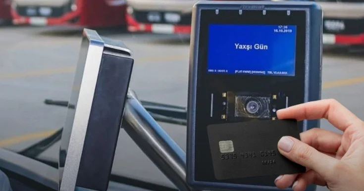 Sərnişinlərin NƏZƏRİNƏ: Bakıda bu avtobuslarda bank kartı ilə ÖDƏNİŞ edə biləcəksiniz