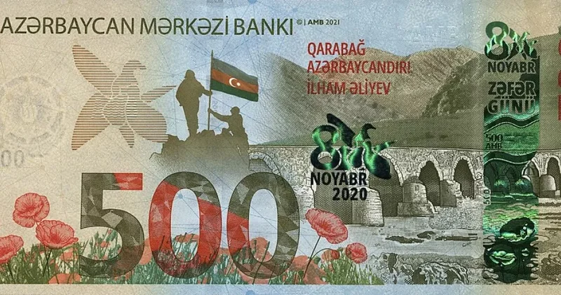 В бакинском вузе сотрудникам выдали новогоднюю премию