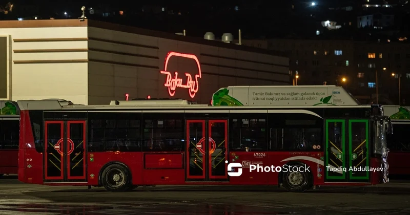 Bir manat veririk, ayaq üstə gedirik Sərnişinlər avtobus çatışmazlığından gileylənirlər