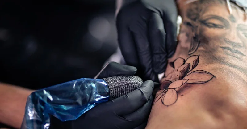 Azərbaycanda ananın qoluna döymə etdirib evə gələn qızına reaksiyası GÜNDƏM OLDU VİDEO