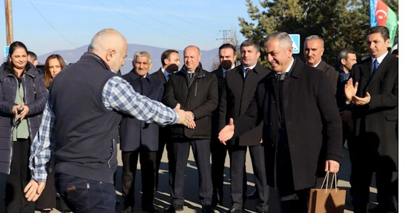 Köç karvanı Xankəndinin Kərkicahan qəsəbəsinə çatıb, açarlar təqdim olunub