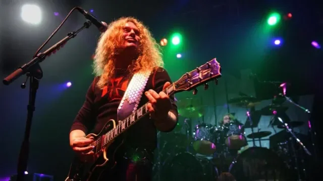 Whitesnake qrupunun gitaraçısı Con Sayks 65 yaşında vəfat edib