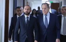 Lavrov: “Biz tərəf saxlamırıq”