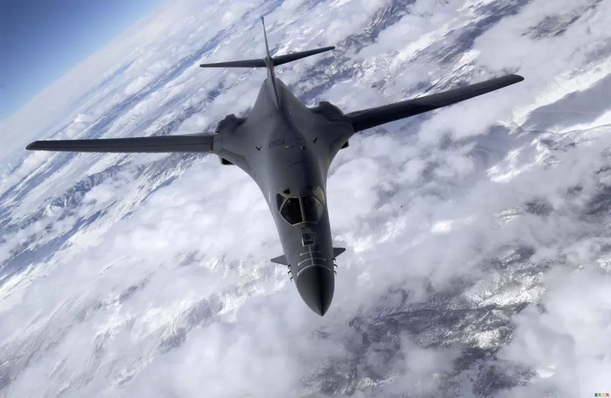 Бомбардировщики B 1B Lancer прибыли на Гуам