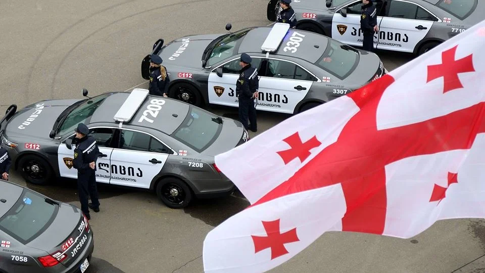 Gürcüstanda üç polis bıçaqlandı