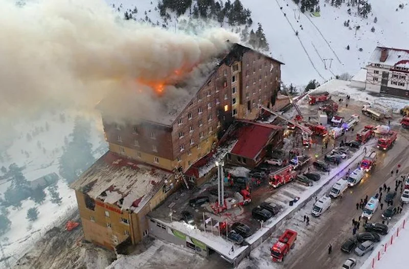 10 nəfər öldü, 32 nəfər yaralandı Türkiyədə hoteldə yanğın