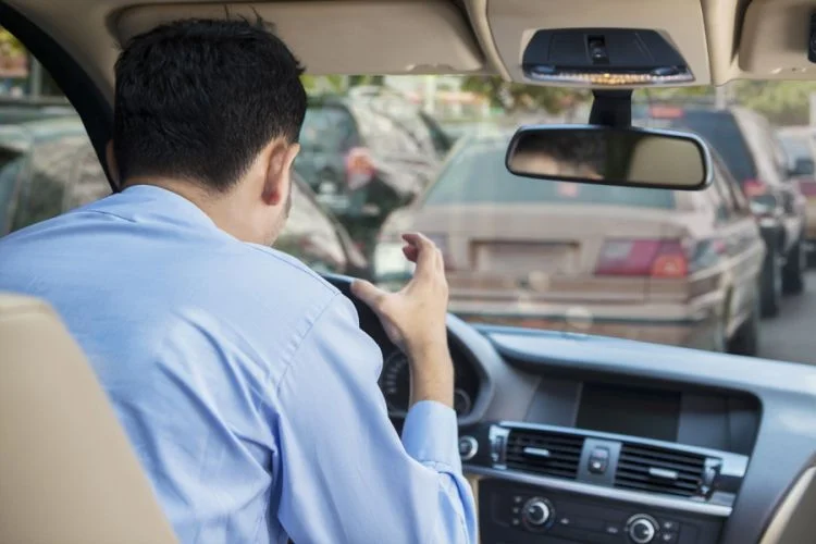 Tıxac zamanı keçirilən stress xroniki xəstəliyə səbəb olur? Həkim AÇIQLADI