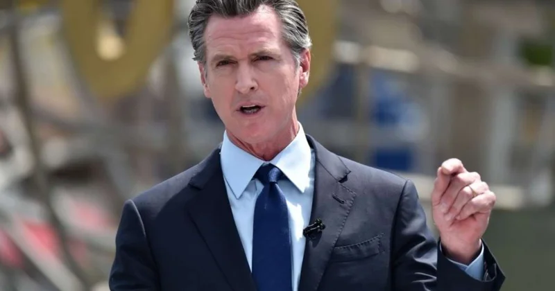 Kaliforniya qubernatoru Davosda avropalıları Trampa qarşı çıxmağa səslədi