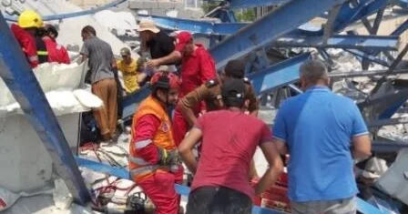 Rusiyada ticarət mərkəzi çökdü Video