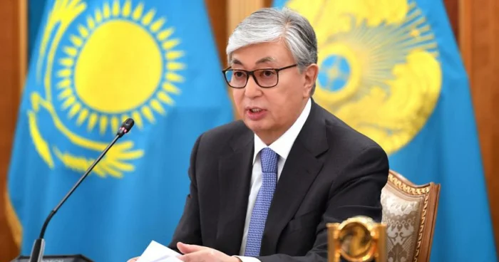 Qazaxıstan siyasi sistemini dəyişir