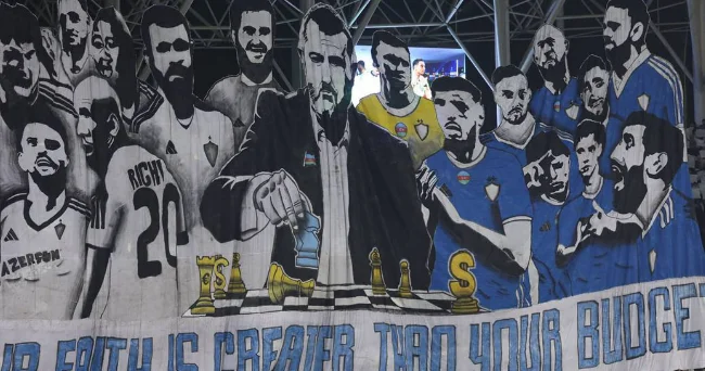 Tofiq Bəhramovda səs küylü pankart: İnancımız büdcənizdən böyükdür VİDEO