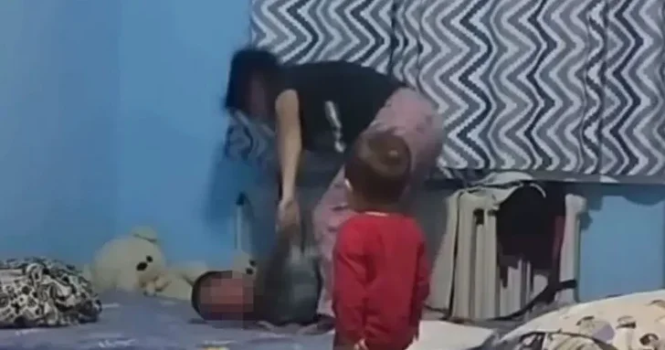 Шокирующий случай в Казахстане: спасенные от жестокой матери дети обрели временное убежище ДЕТАЛИ