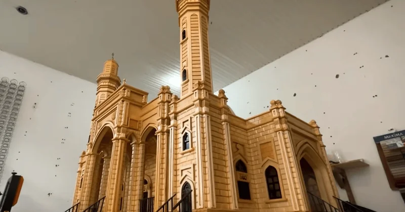 Səkkiz aya hazırladı, dediyi qiymət təəccübləndirdi Fatimeyi Zəhra məscidinin taxta maketi