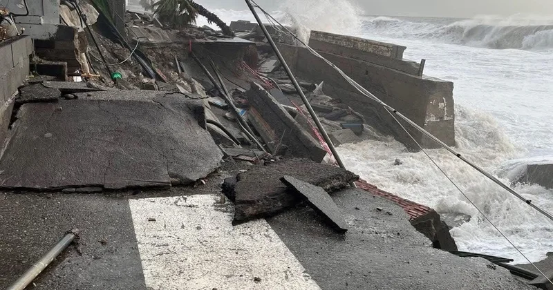 Италию накрыли многометровые волны ФОТО ВИДЕО