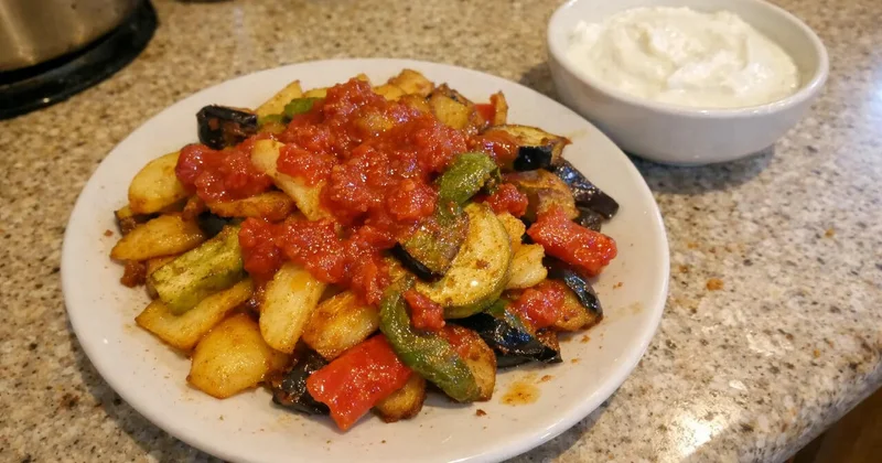 Sarımsaqlı Pomidor Souslu Qarışıq Qızartma: Tərəvəzləri tək tək qızartmağın sirri