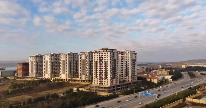 İpoteka ilə, yoxsa daxili hissəli ödənişlə ev almaq? Planlı maliyyə və uzunmüddətli güvən modeli hansıdır?