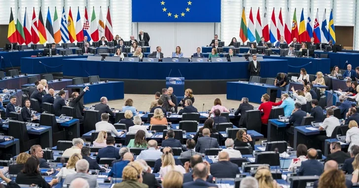 Европейский парламент приостановил ратификацию сделки с США после заявлений Трампа