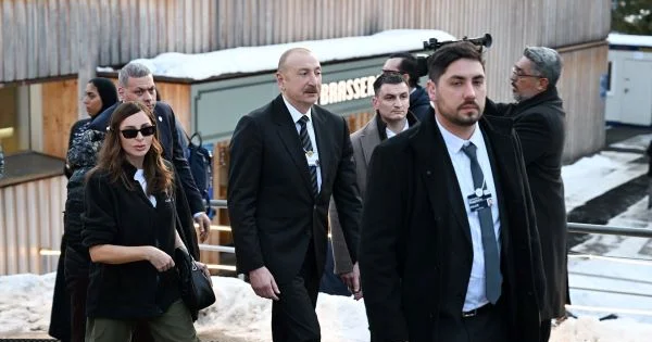 Prezident və ailə üzvləri Trampın iştirakı etdiyi panel iclasa qatılıb