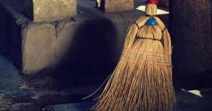 Süpürgəni burada saxlamayın: evinizdə uğursuzluğu “cəlb edən” 3 təhlükəli yer