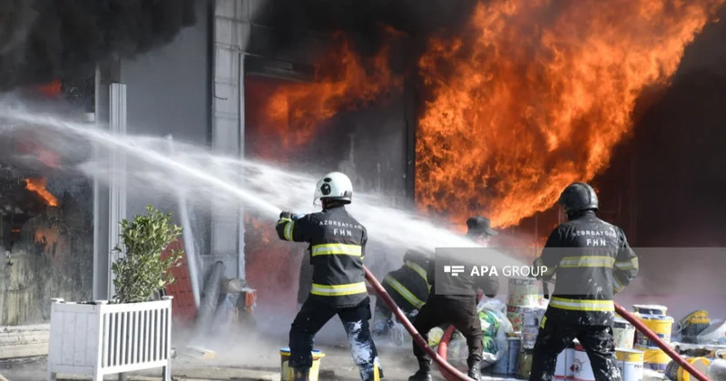 Ziya Bünyadov prospektində boya mağazası yanır, 18 texnika cəlb olunub, qərargah yaradılıb FOTO YENİLƏNİB 7 VİDEO