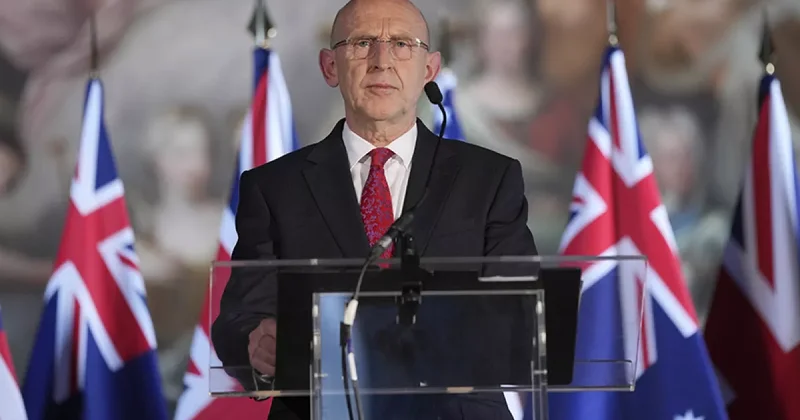 Министр обороны Великобритании направляется в Данию