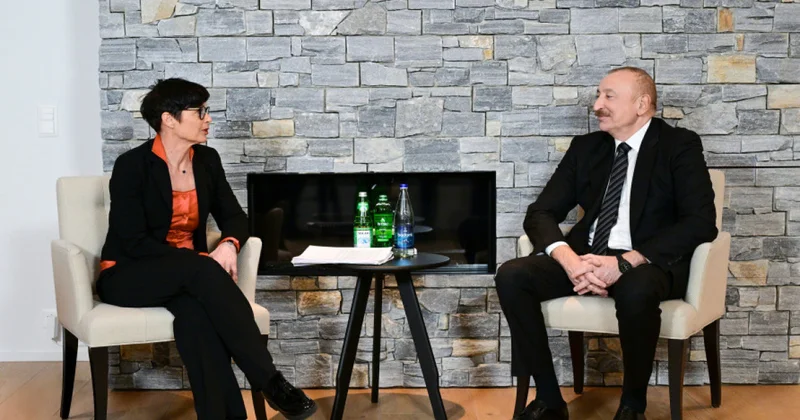 Prezident İlham Əliyev Davosda Avropa İttifaqının Genişlənmə üzrə komissarı Marta Kosla görüşüb