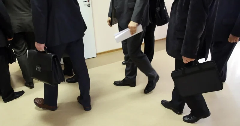 İcra başçısı müavinlərini, köməkçisini, baş mühasibi və memarı vəzifələrindən azad etdi