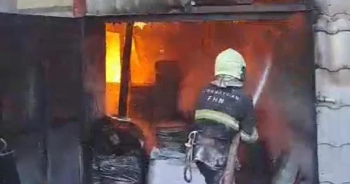 Dərnəgüldə yanan obyektin yaxınlığındakı mağazalar təxliyə edilir YENİLƏNİB 3