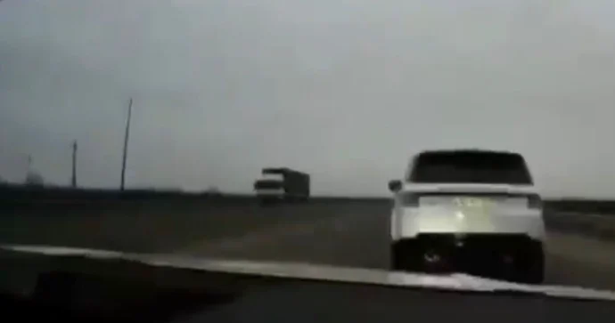 Range Rover lə hoqqabazlıq edib yol polisindən qaçan sürücü HƏBS EDİLDİ VİDEO