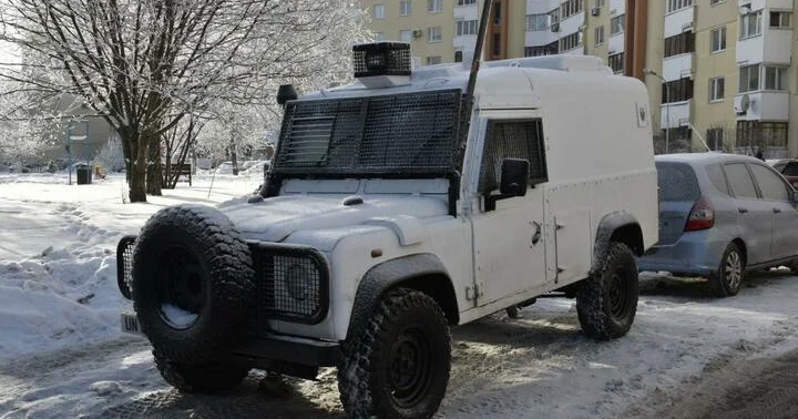 Qəribə nömrə nişanlarına malik nadir zirehli Land Rover…