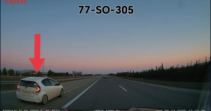 Geriyə dönənlərin zolağına girən sürücü düzünə sürüb qaydaları pozdu VİDEO